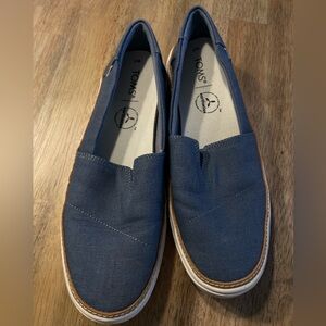 Tom’s blue canvas flats